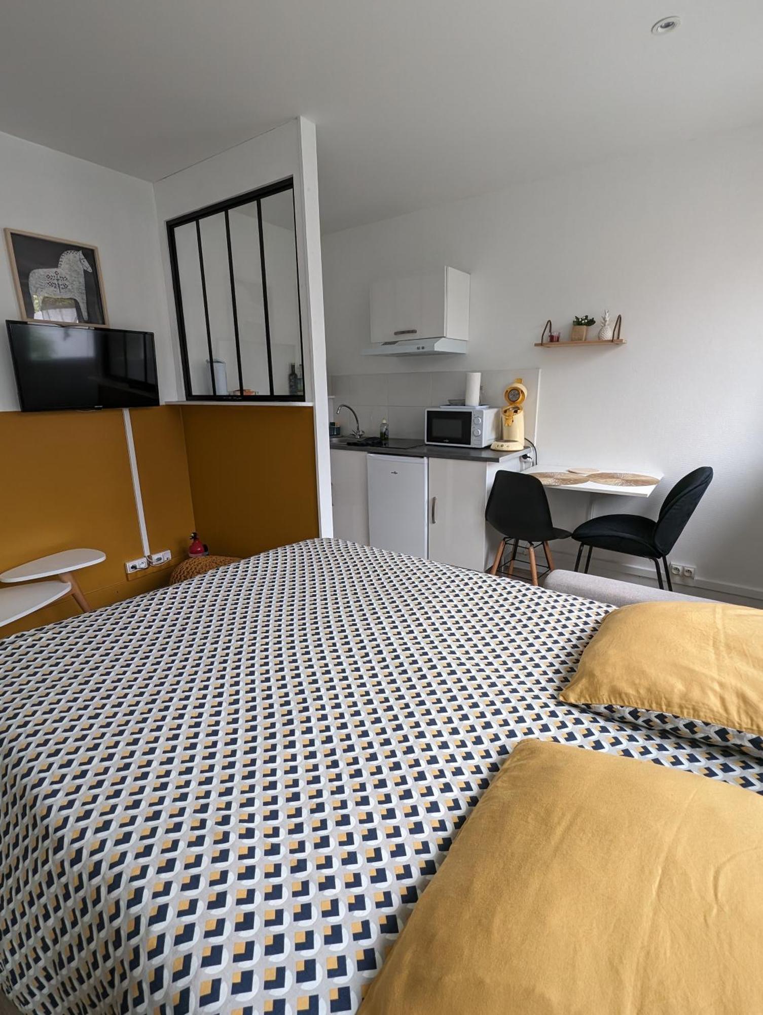 Stockholm- Studio Cosy Et Patio, Proche Centre Charleville-Mézières Exterior foto